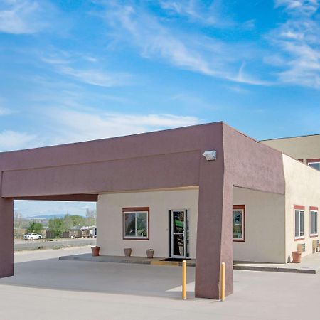 Days Inn By Wyndham Taos Bagian luar foto