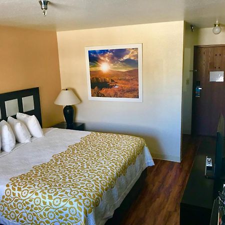 Days Inn By Wyndham Taos Bagian luar foto