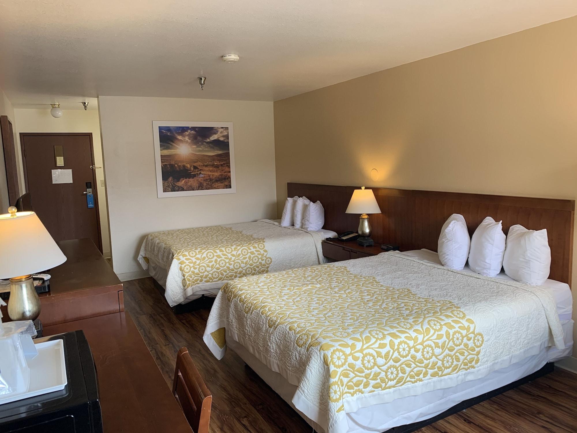 Days Inn By Wyndham Taos Bagian luar foto