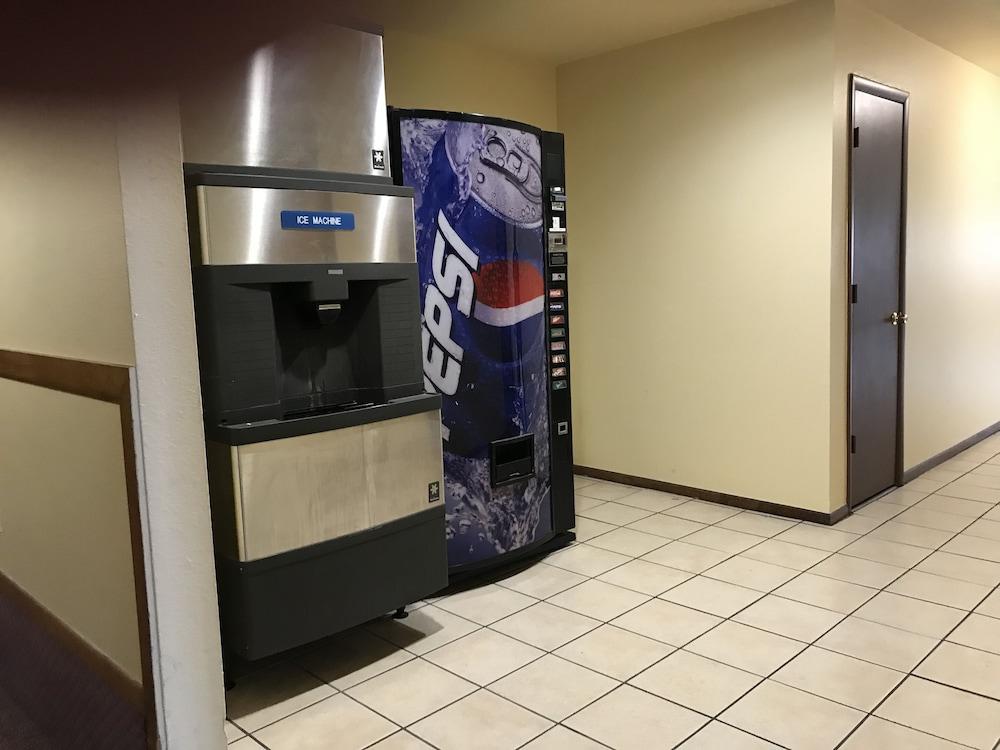 Days Inn By Wyndham Taos Bagian luar foto