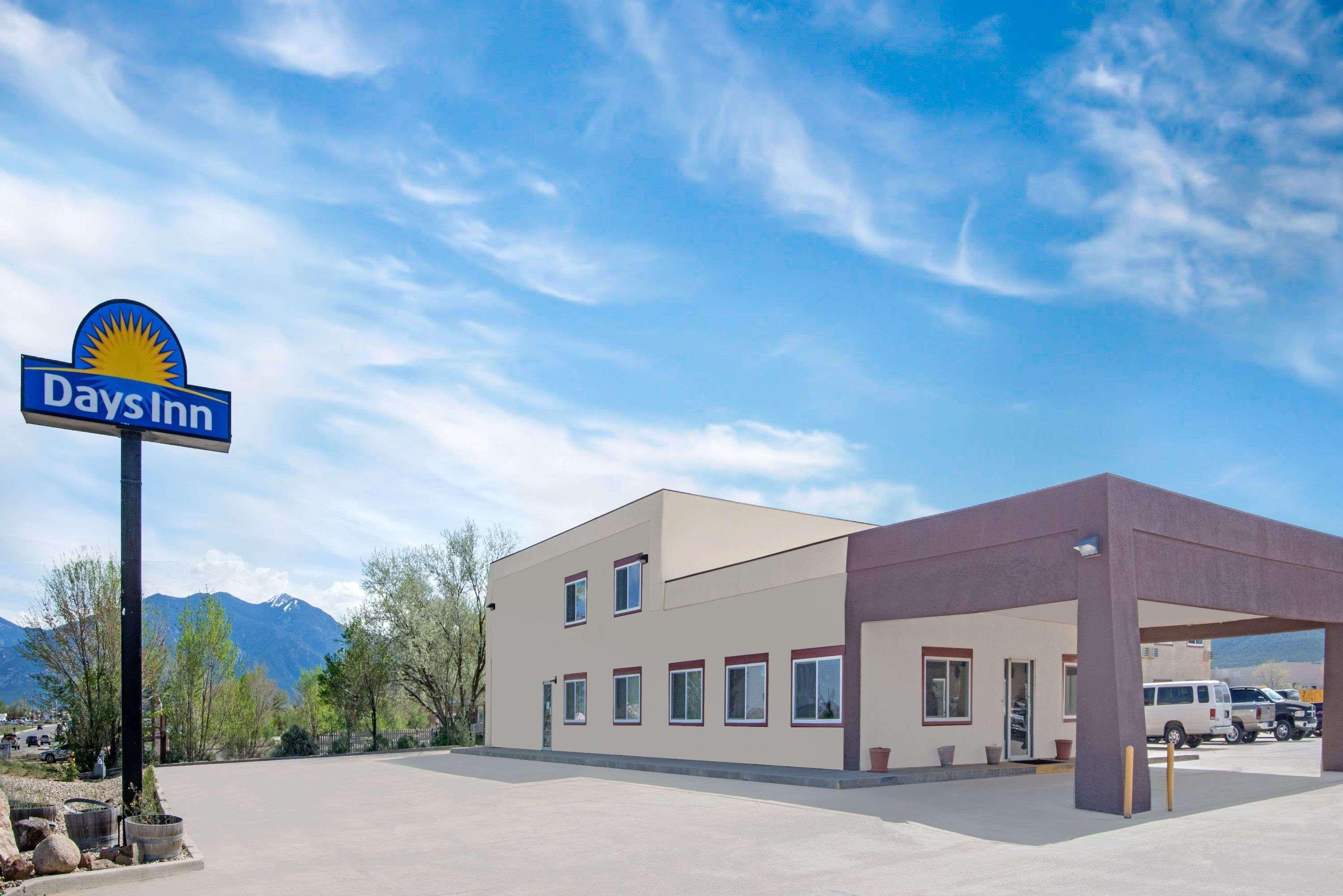 Days Inn By Wyndham Taos Bagian luar foto