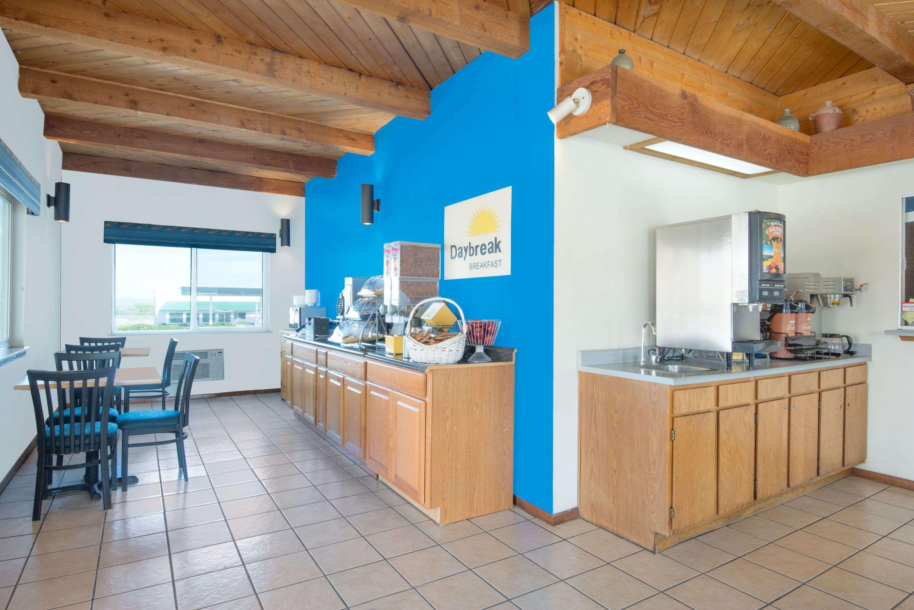 Days Inn By Wyndham Taos Bagian luar foto