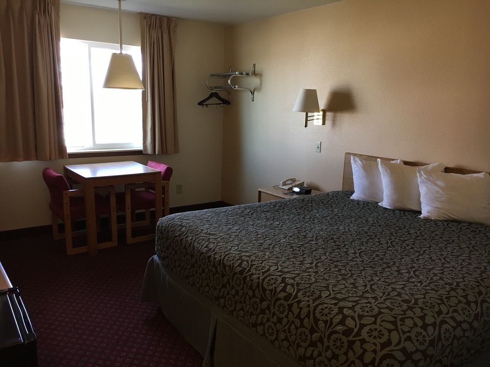Days Inn By Wyndham Taos Bagian luar foto