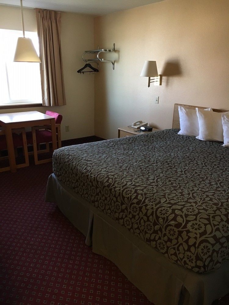 Days Inn By Wyndham Taos Bagian luar foto