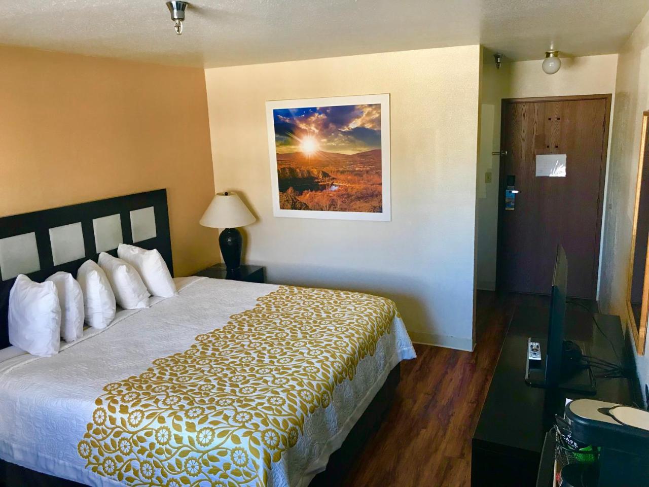 Days Inn By Wyndham Taos Bagian luar foto