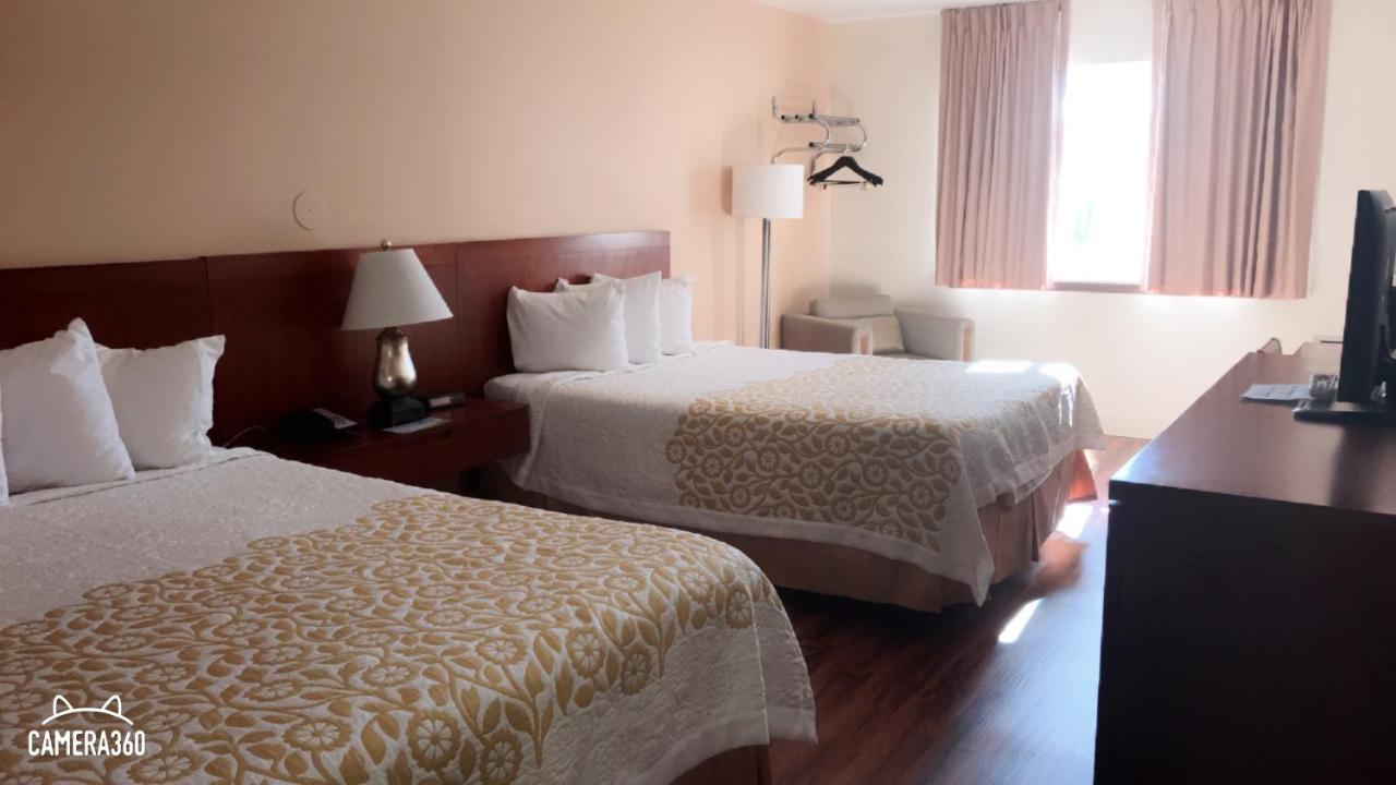 Days Inn By Wyndham Taos Bagian luar foto