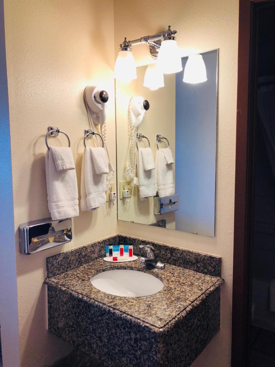 Days Inn By Wyndham Taos Bagian luar foto