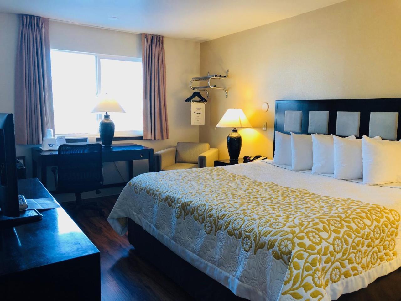Days Inn By Wyndham Taos Bagian luar foto