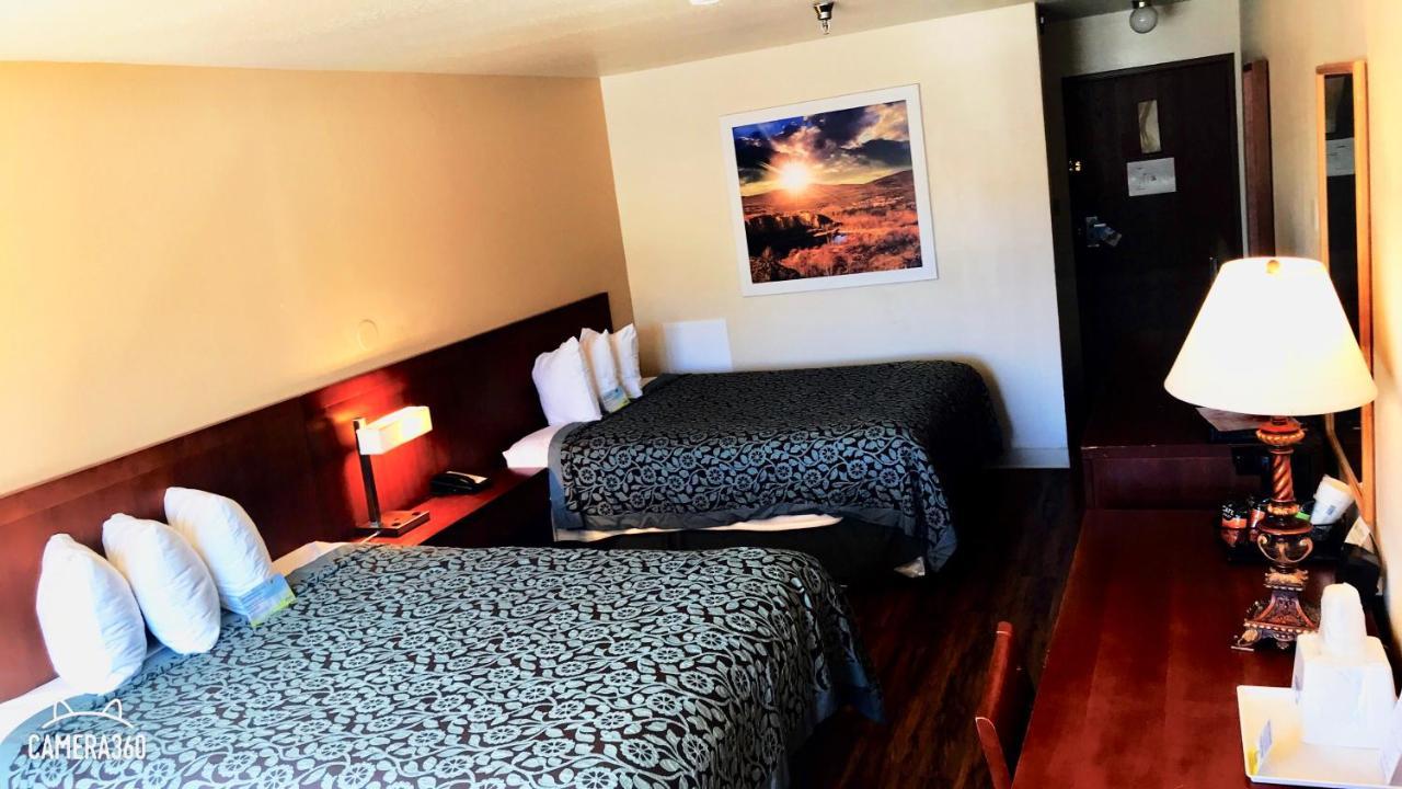 Days Inn By Wyndham Taos Bagian luar foto
