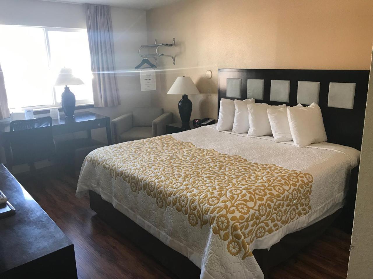 Days Inn By Wyndham Taos Bagian luar foto