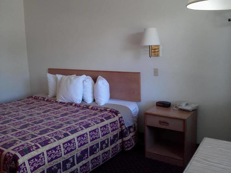 Days Inn By Wyndham Taos Bagian luar foto