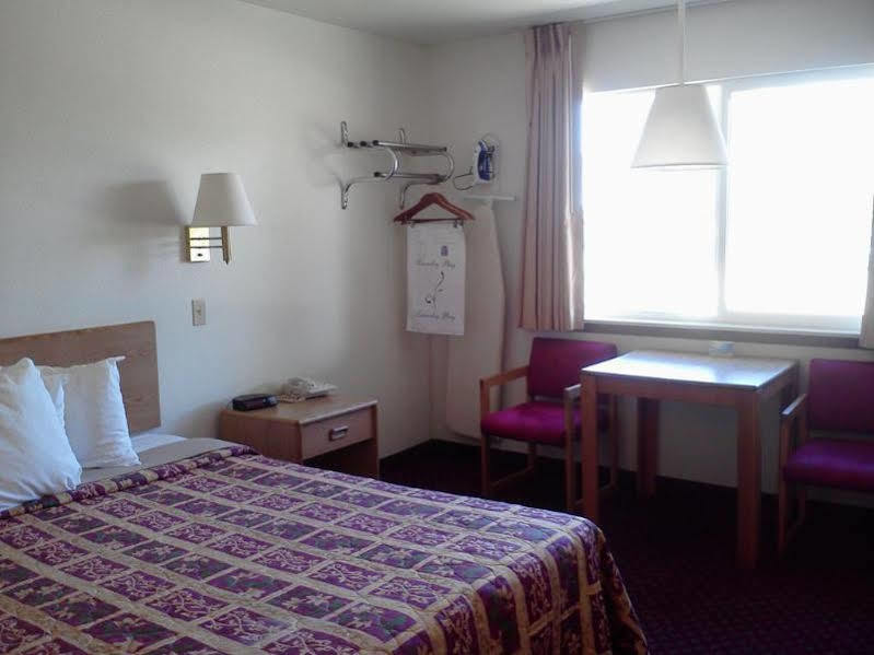 Days Inn By Wyndham Taos Bagian luar foto
