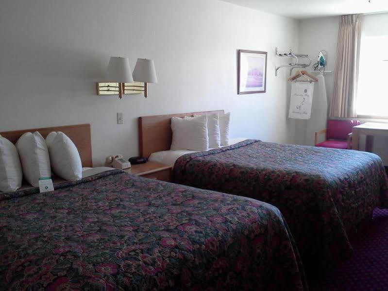 Days Inn By Wyndham Taos Bagian luar foto