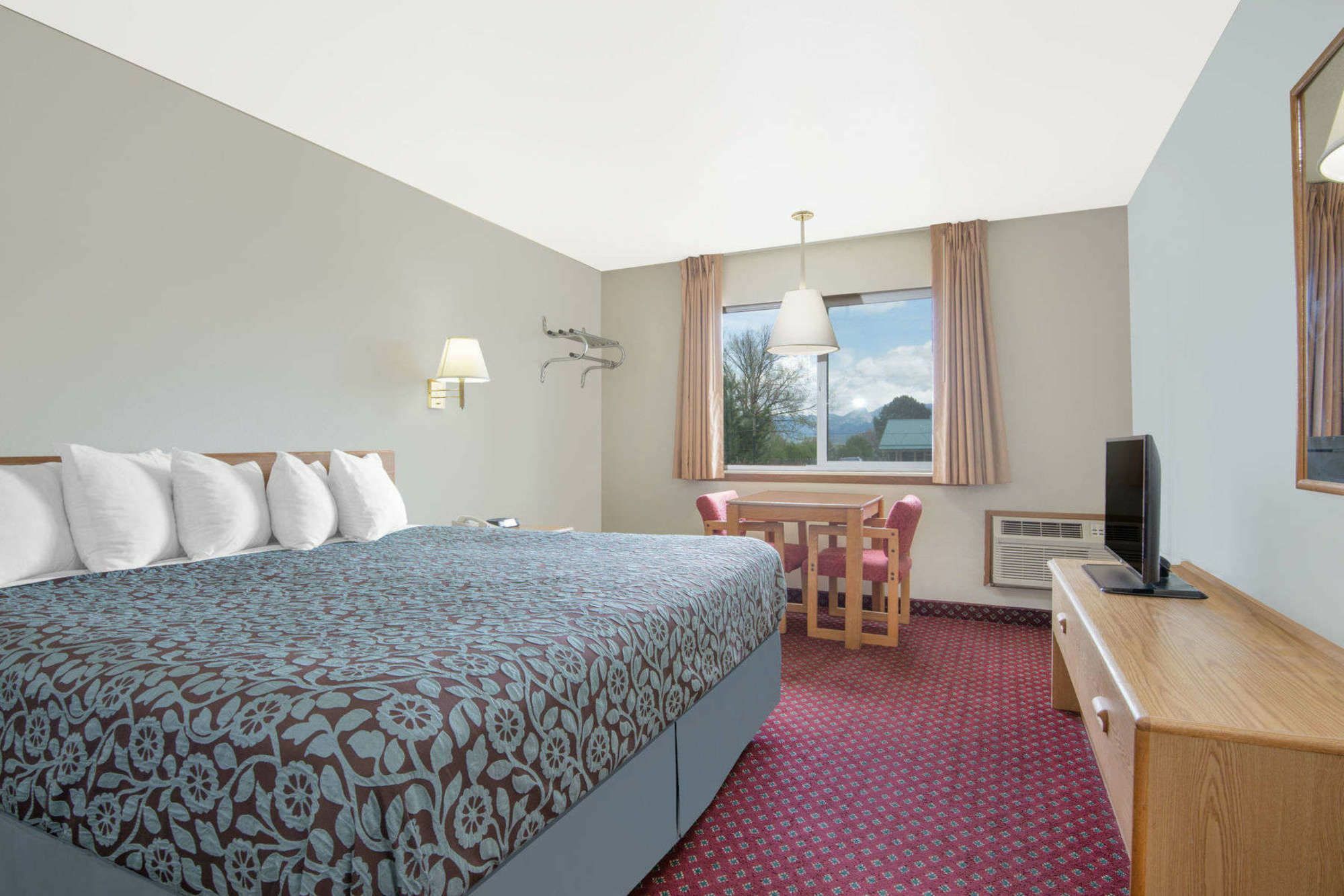 Days Inn By Wyndham Taos Bagian luar foto
